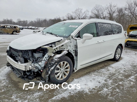 Chrysler Pacifica 2018 - Image 1 of 14