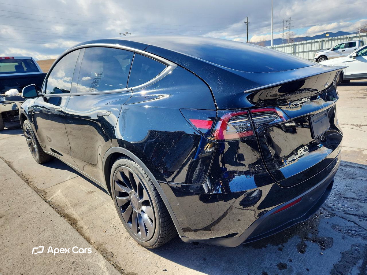Tesla Model Y 2025