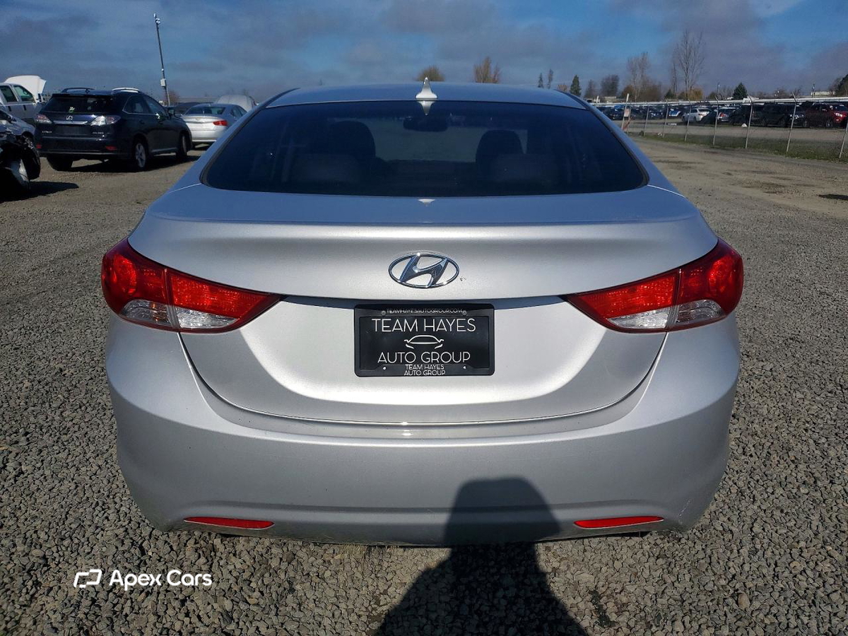 Hyundai Elantra 2012