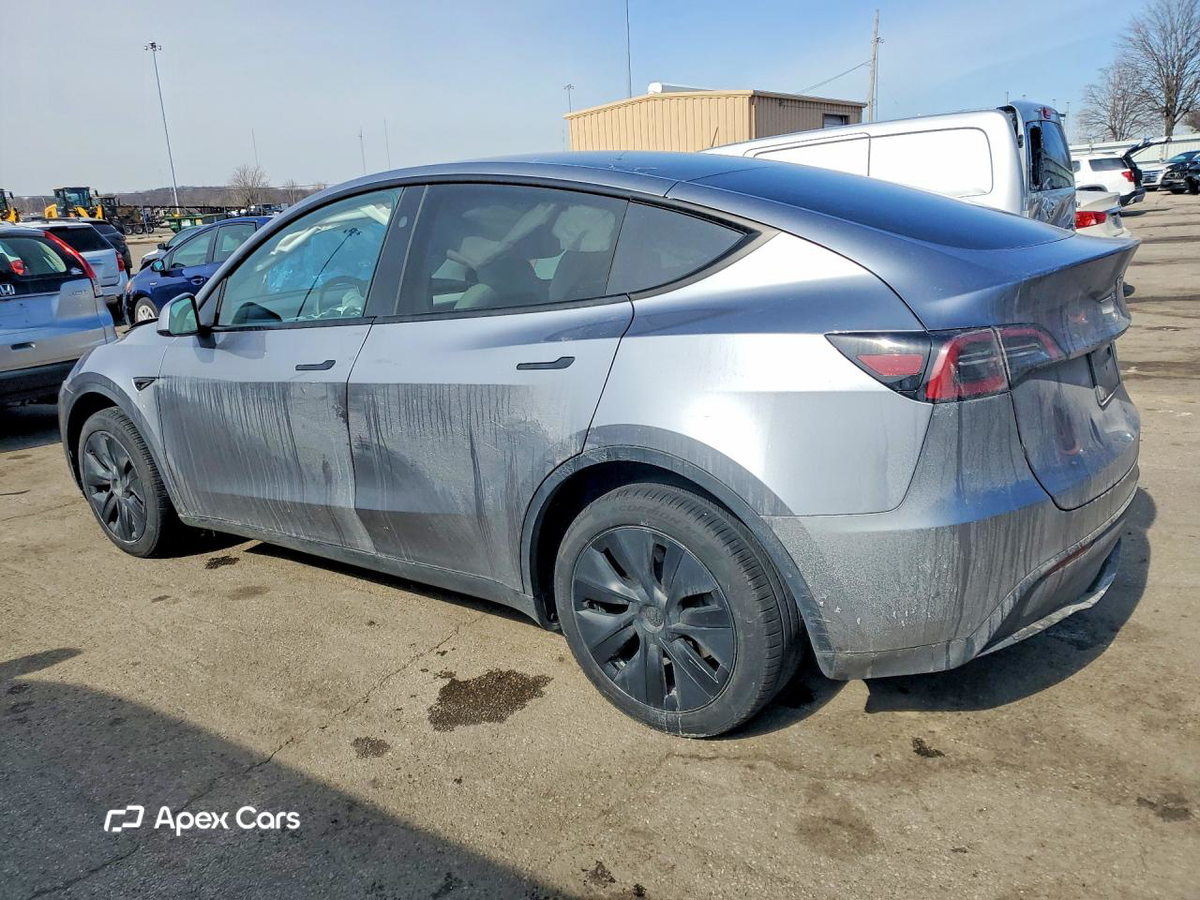 Tesla Model Y 2024