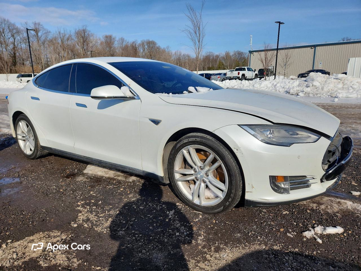 Tesla Model S 2014