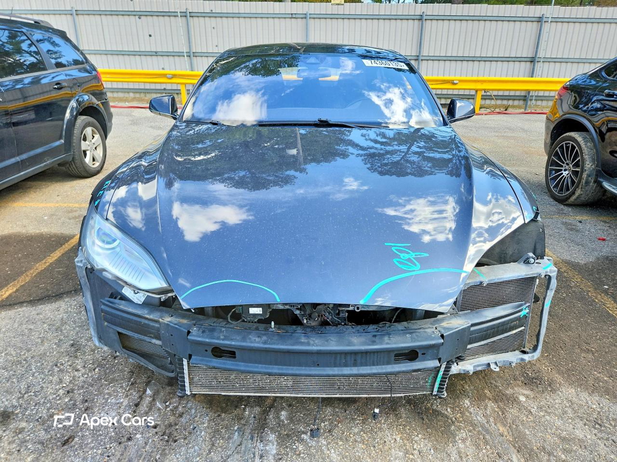 Tesla Model S 2015