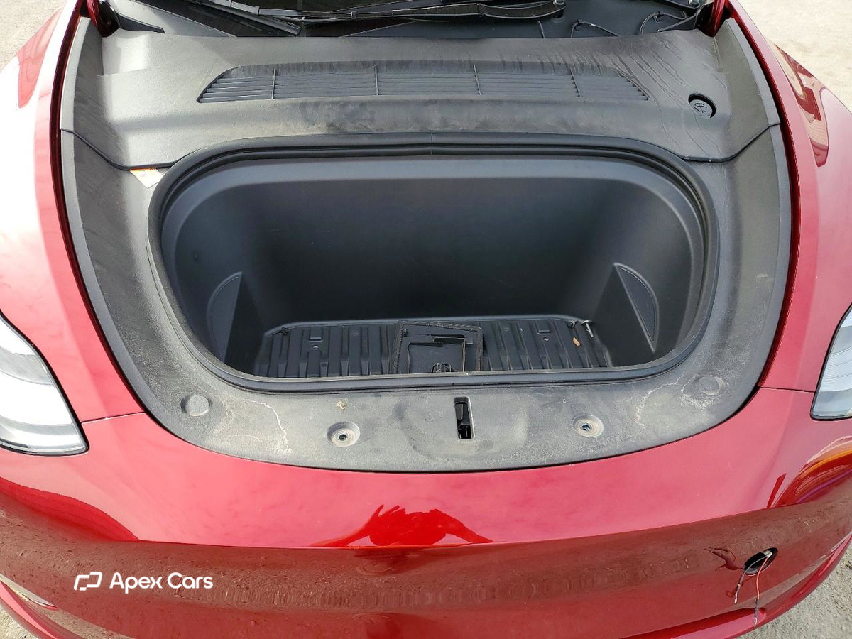 Tesla Model Y 2025