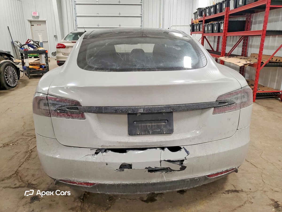 Tesla Model S 2015