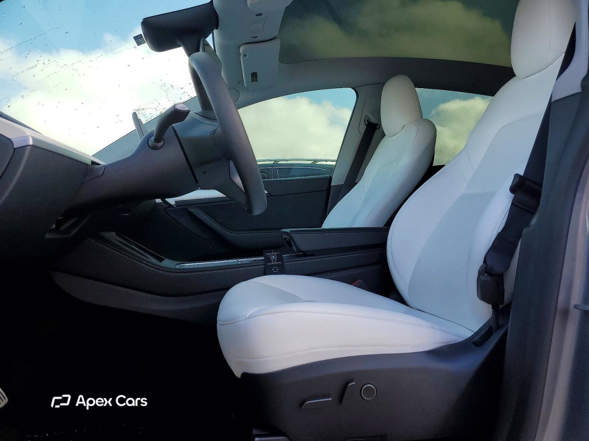 Tesla Model Y 2025