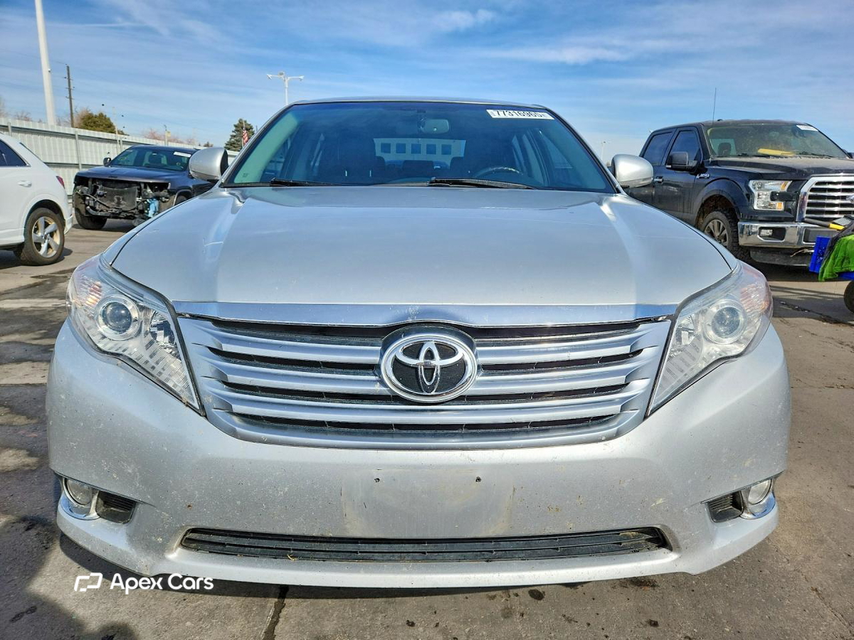 Toyota Avalon 2011