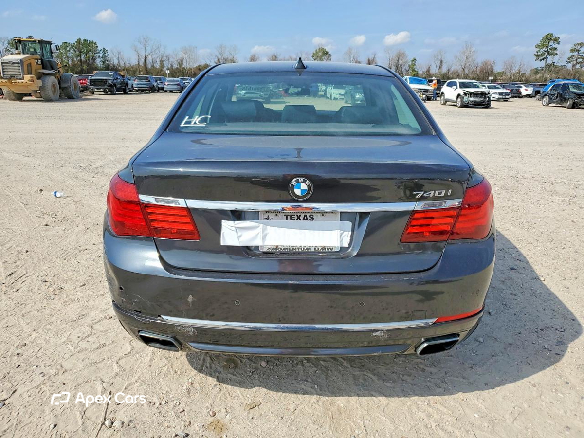 BMW Series 7 2015
