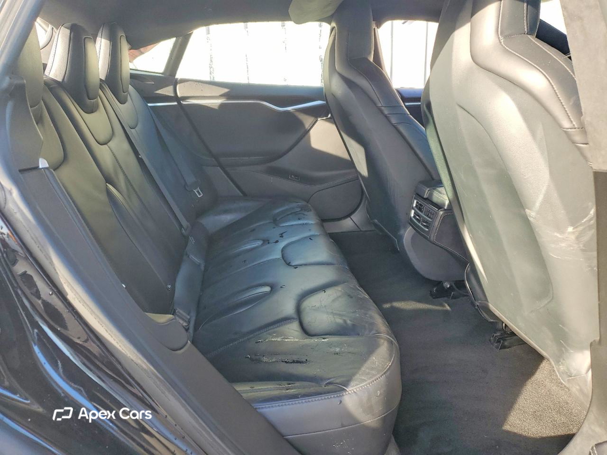Tesla Model S 2015