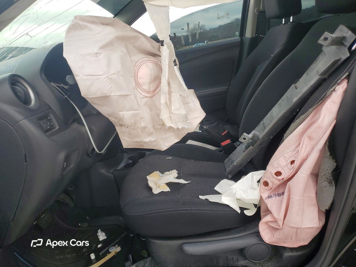 Nissan Versa 2015