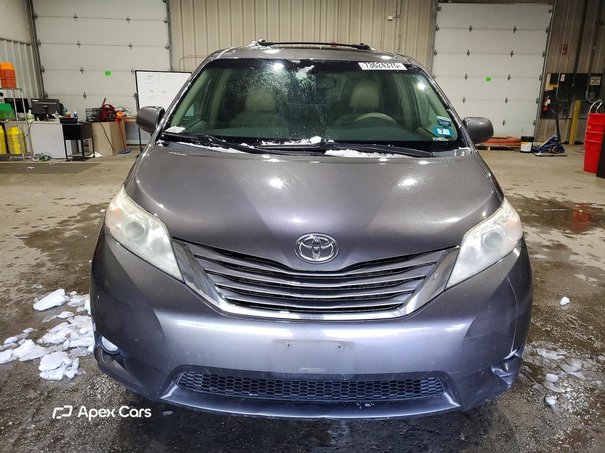 Toyota Sienna 2011