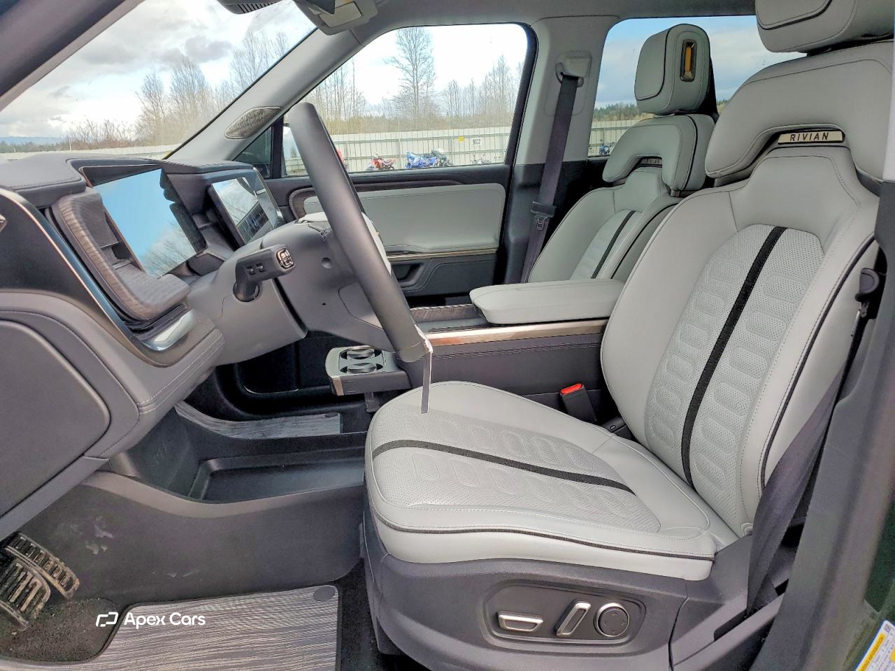 Rivian R1S 2025