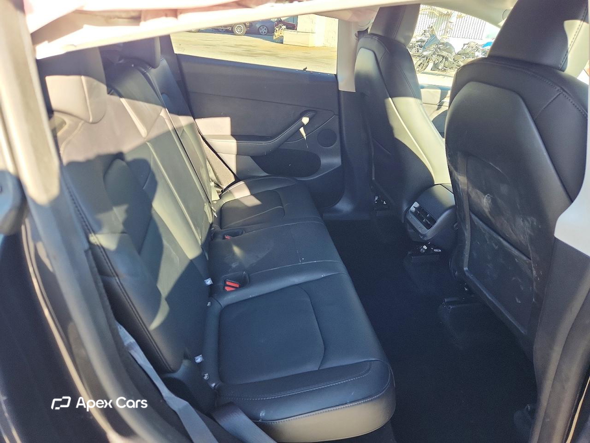 Tesla Model Y 2025