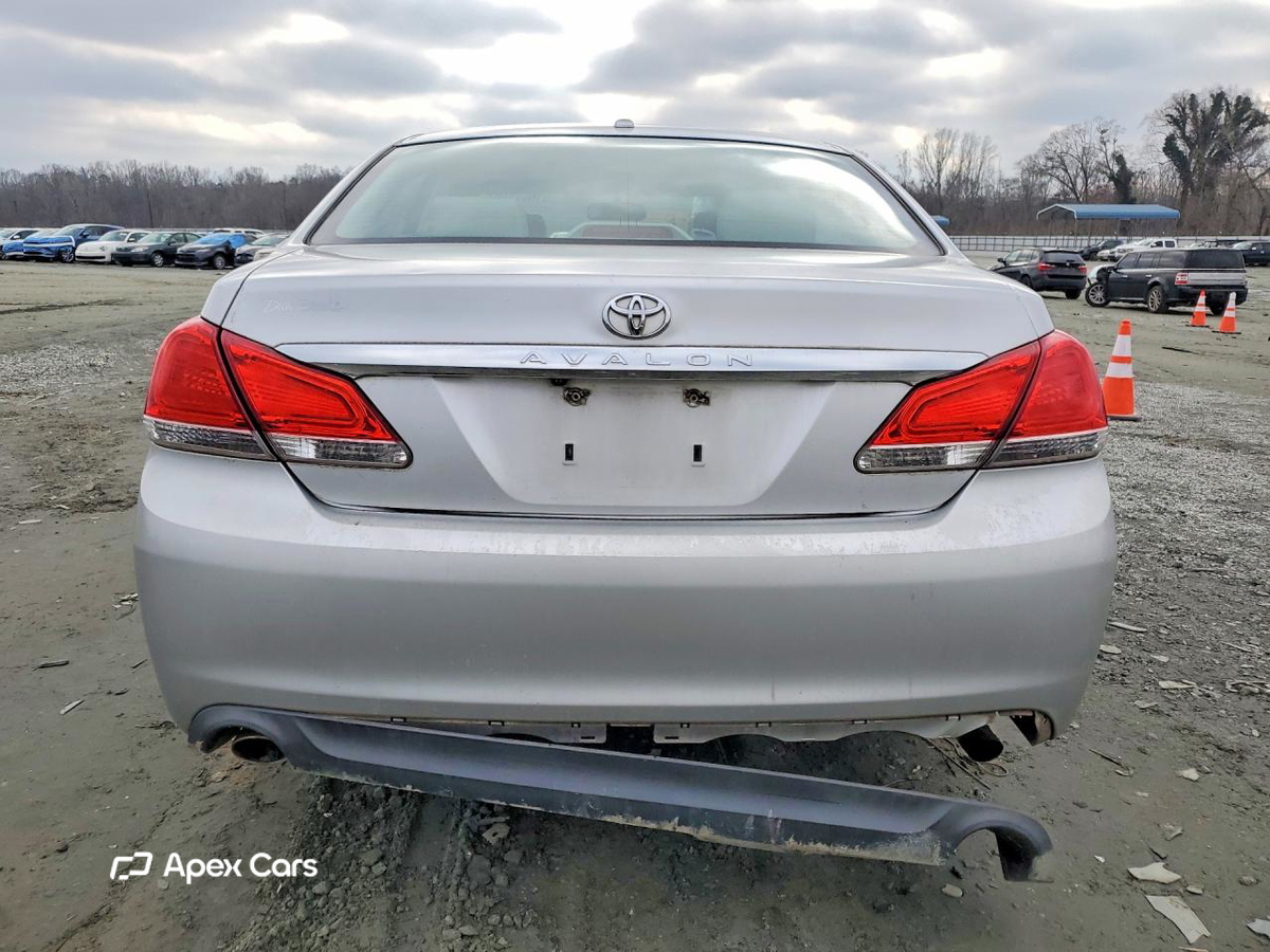 Toyota Avalon 2011