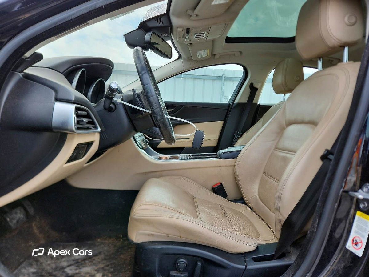 Jaguar XE 2018