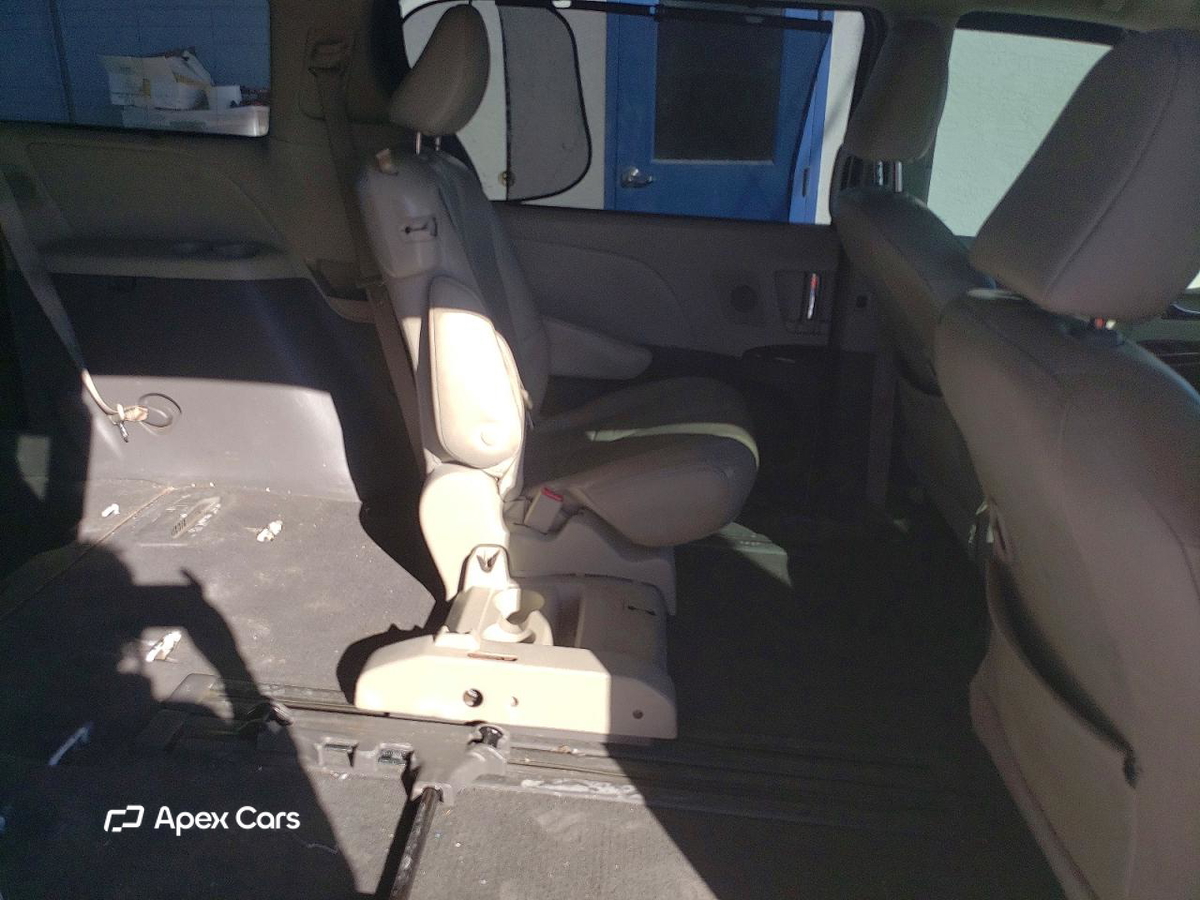 Toyota Sienna 2011