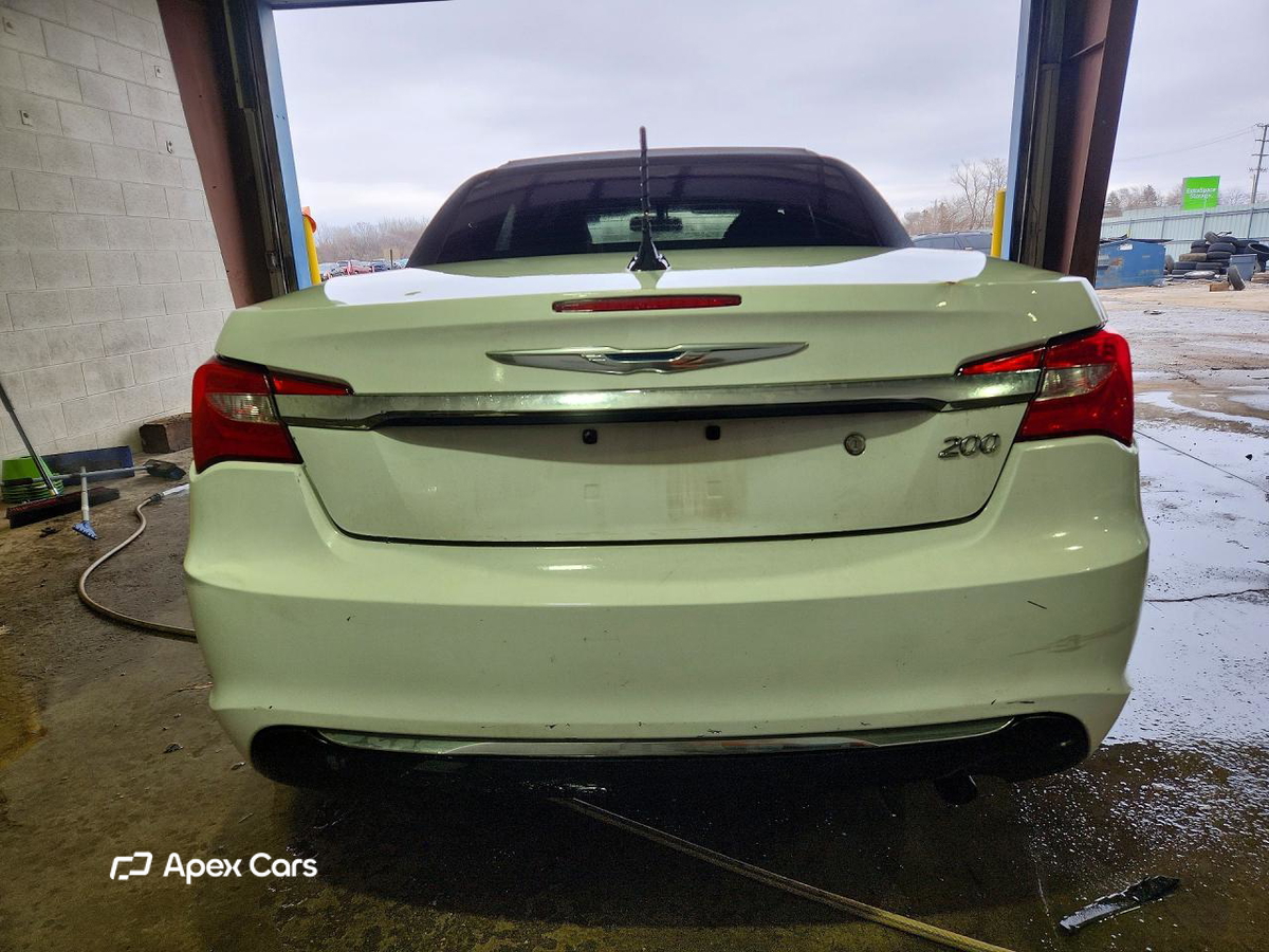 Chrysler 200 2013