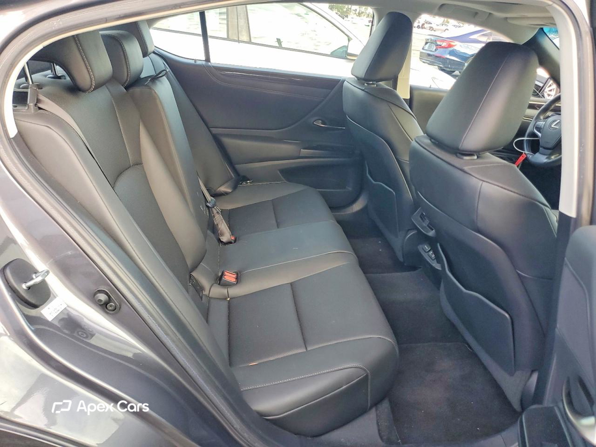 Lexus ES 2020