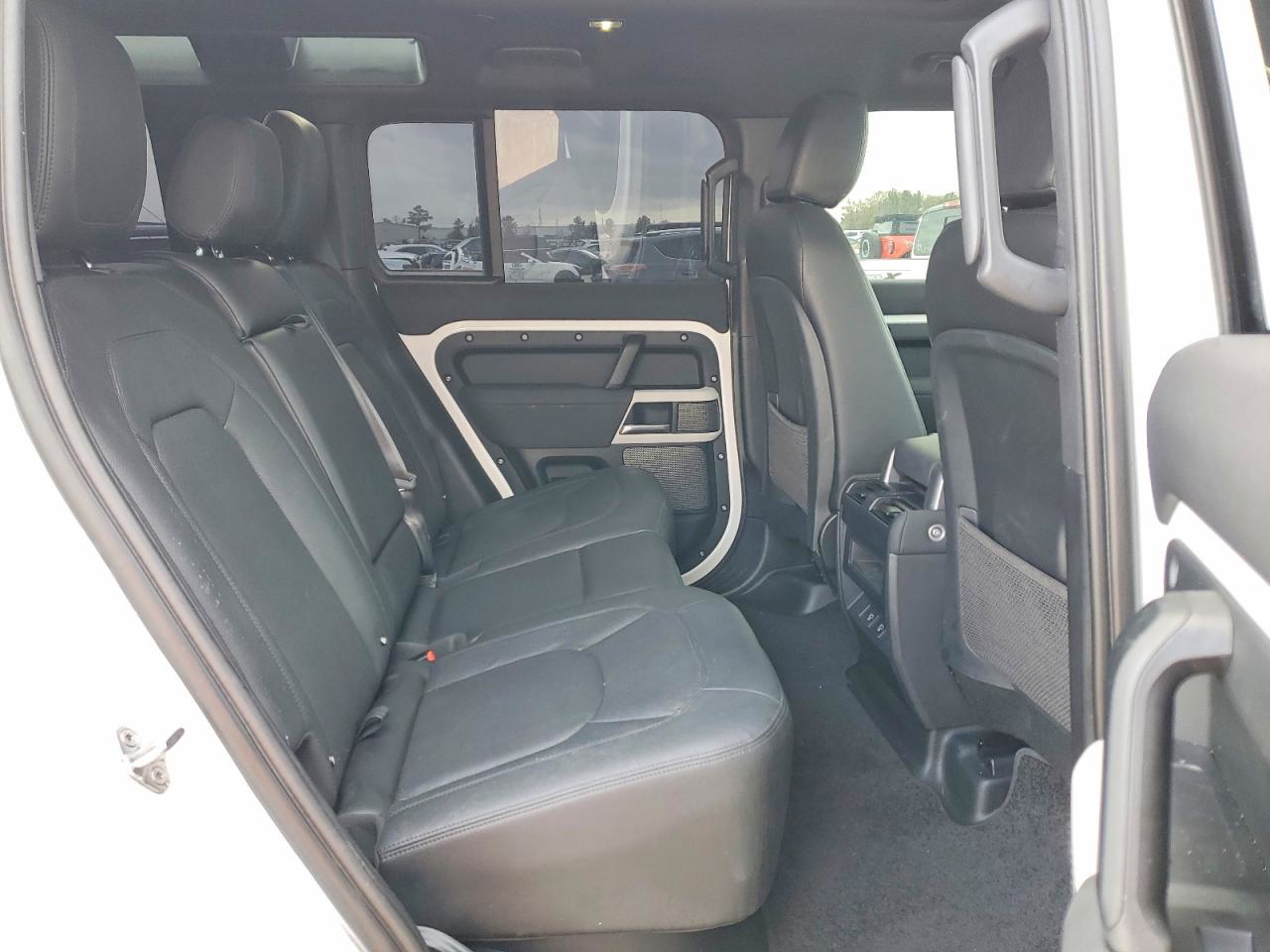 Land Rover Defender 2023