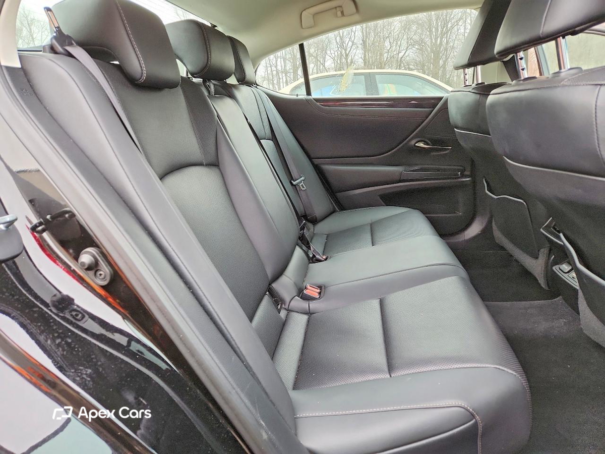 Lexus ES 2020