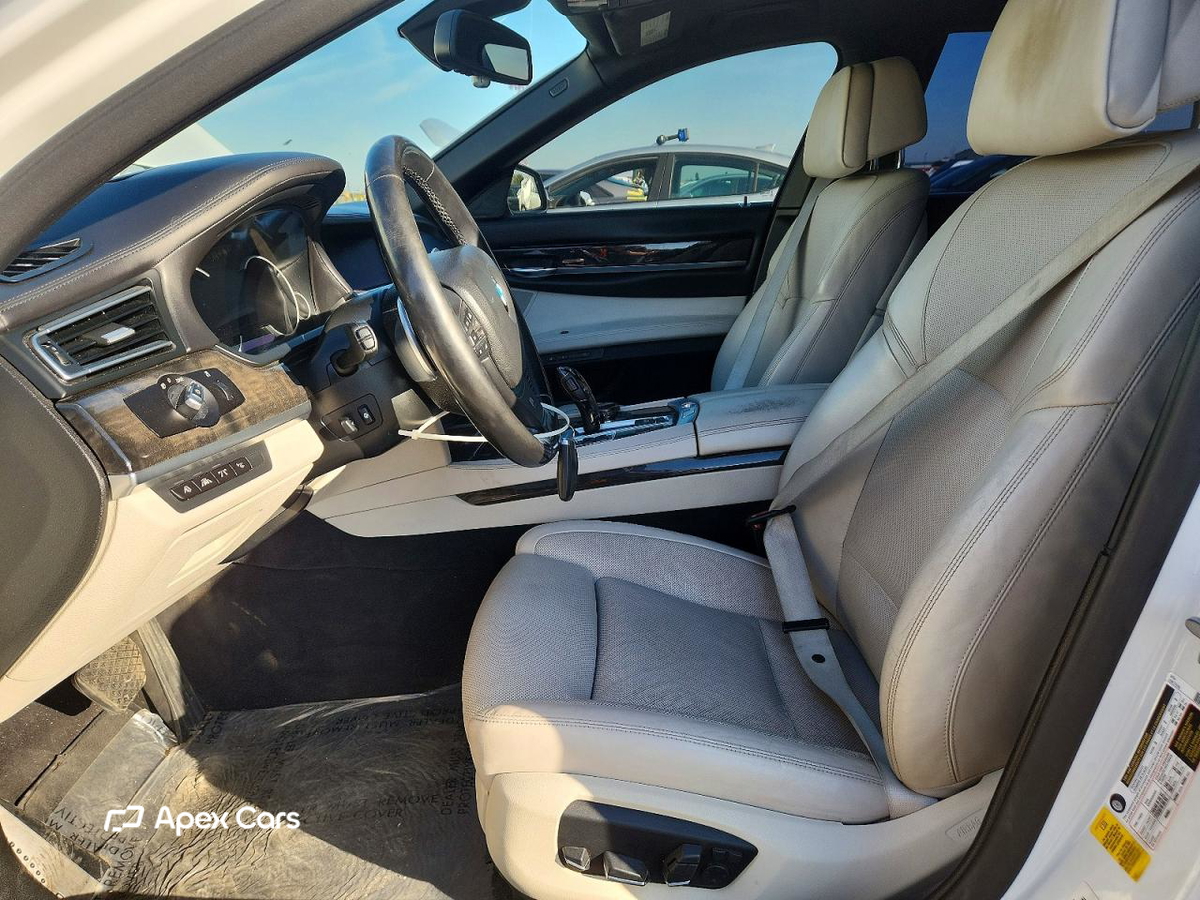 BMW Series 7 2015
