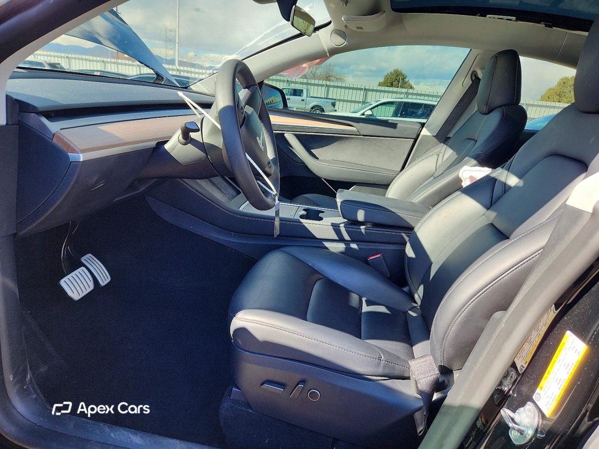 Tesla Model Y 2025