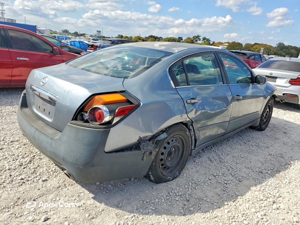 Nissan Altima 2010