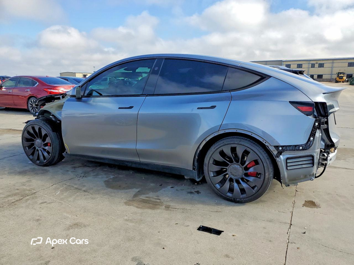 Tesla Model Y 2025