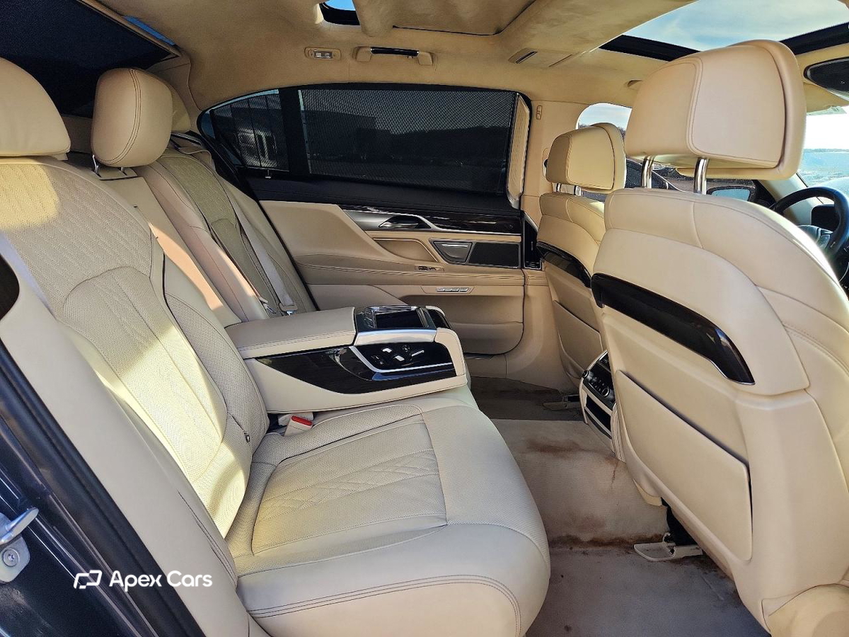 BMW Series 7 2016