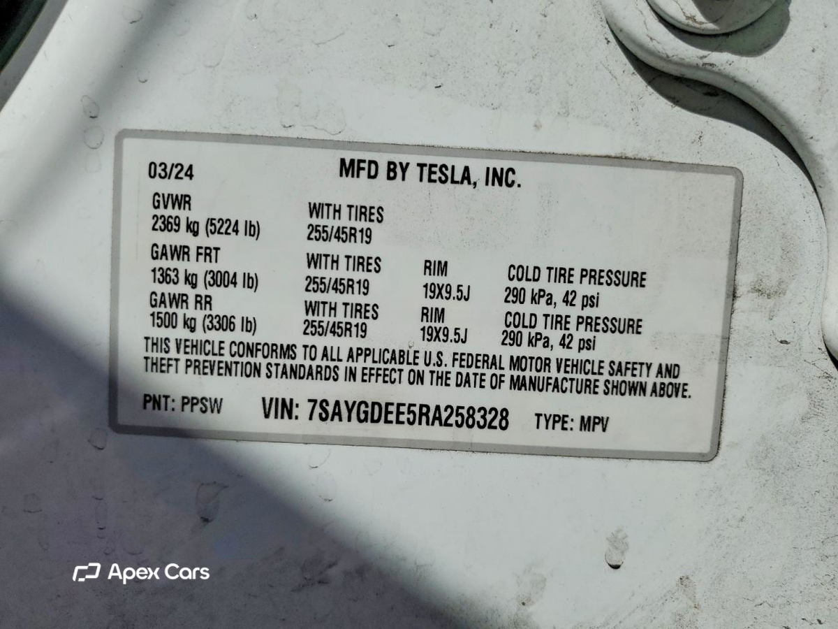 Tesla Model Y 2024
