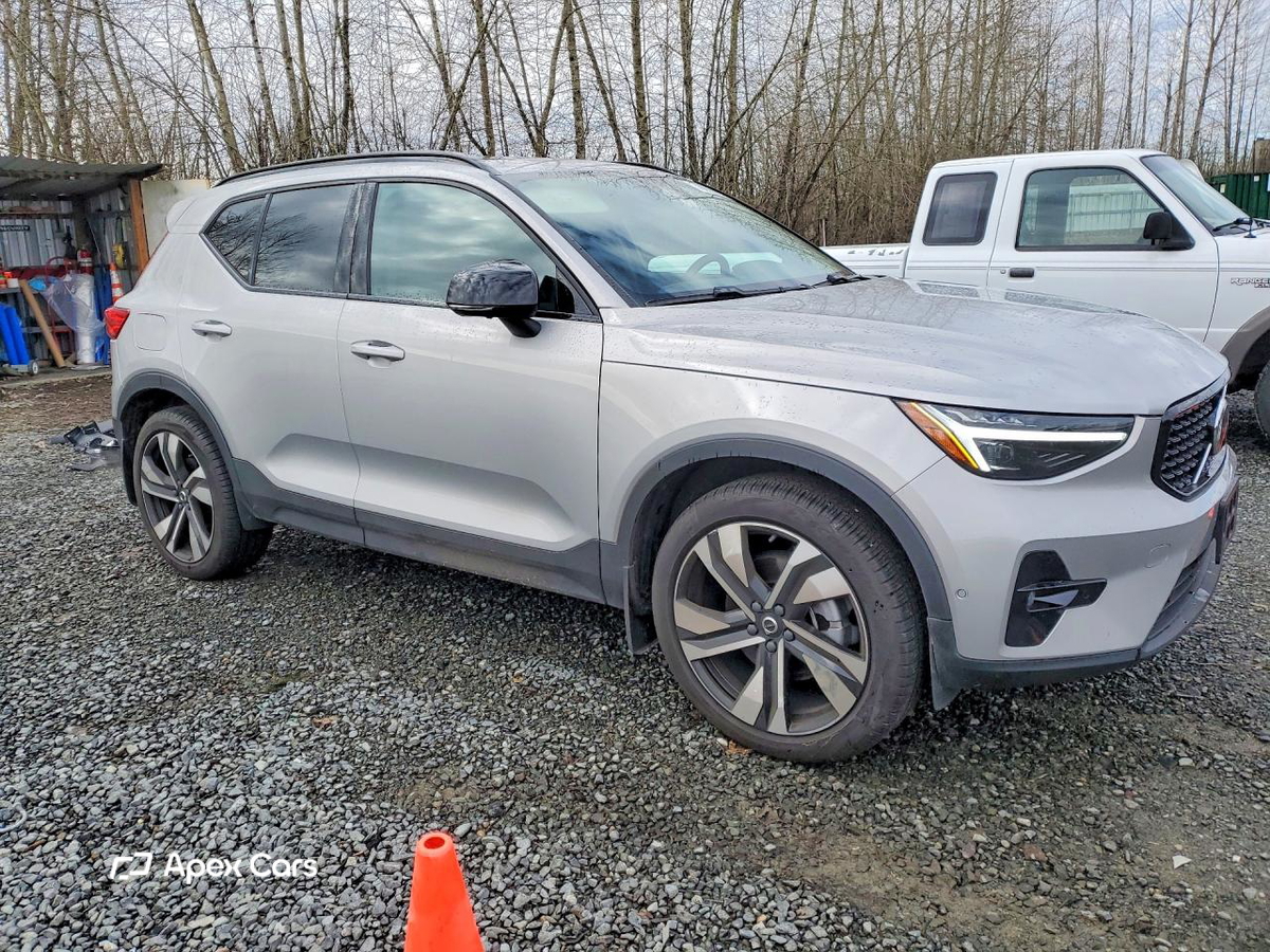 Volvo XC40 2023