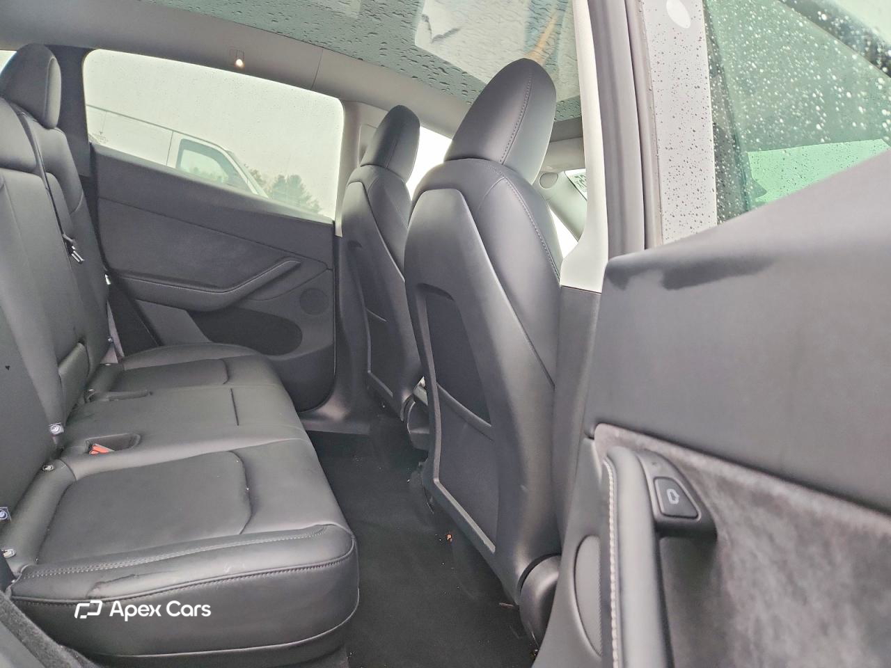 Tesla Model Y 2025
