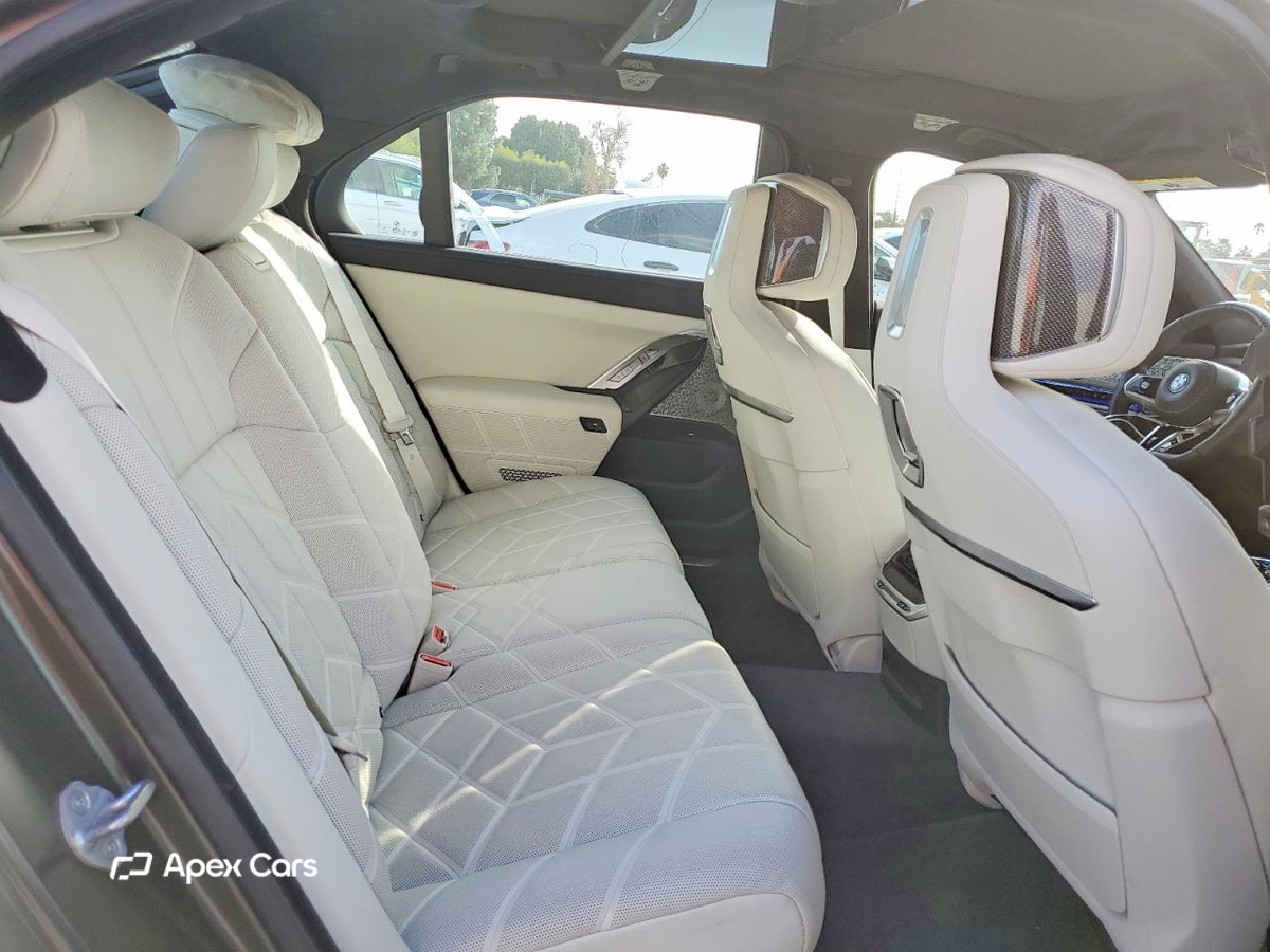 BMW i7 2024