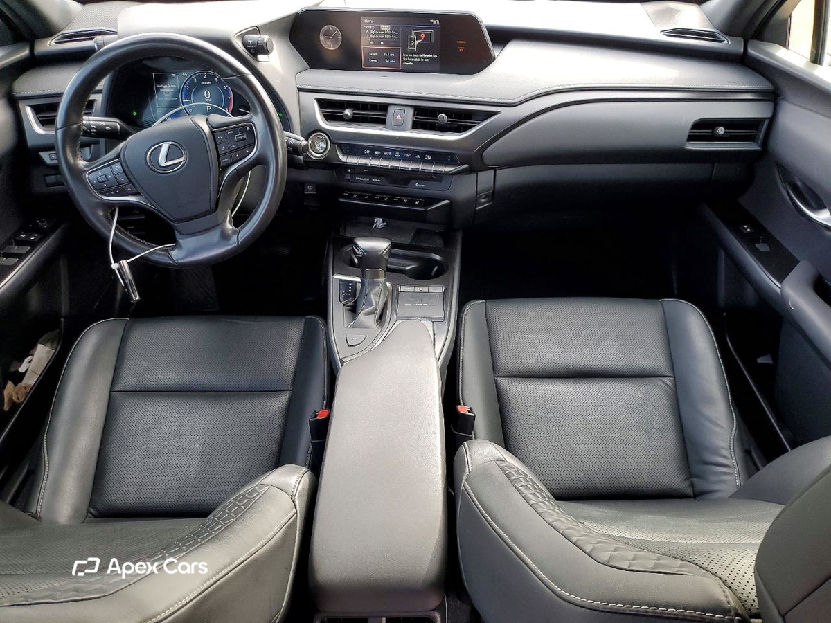 Lexus UX 2021