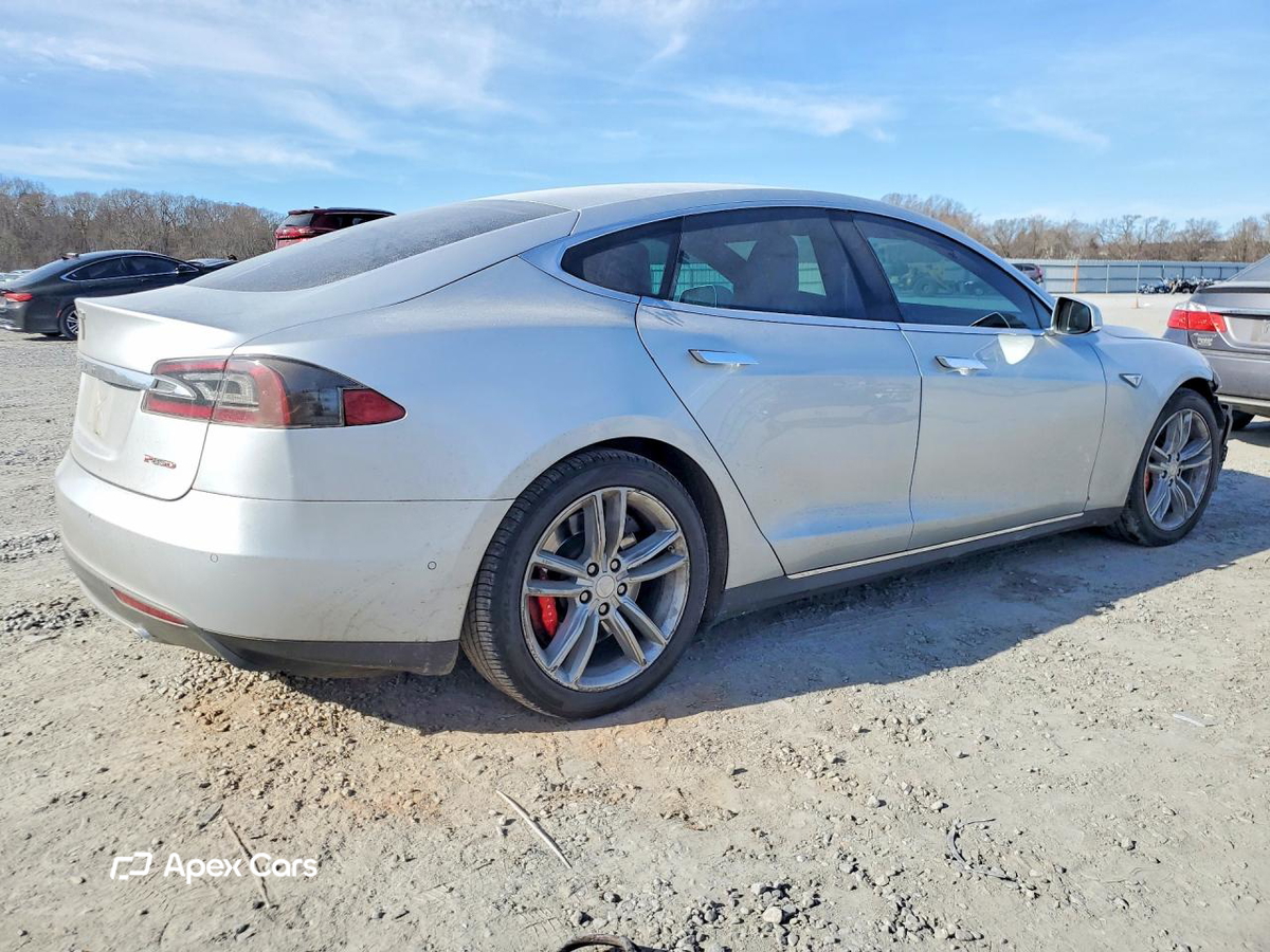 Tesla Model S 2015
