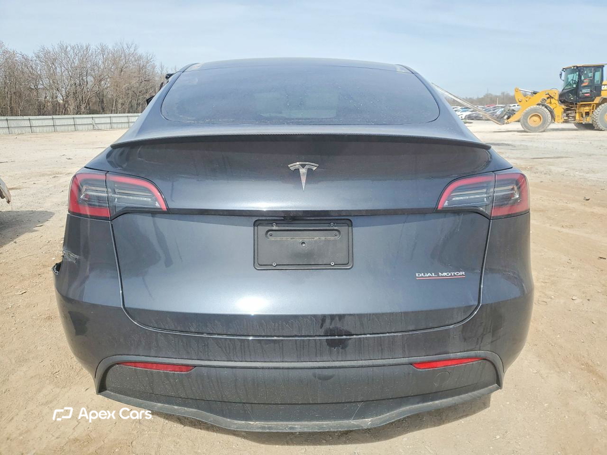 Tesla Model Y 2025
