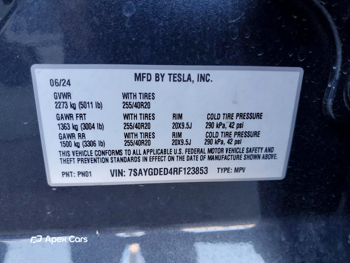 Tesla Model Y 2024