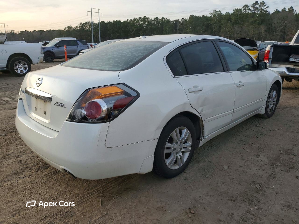 Nissan Altima 2012