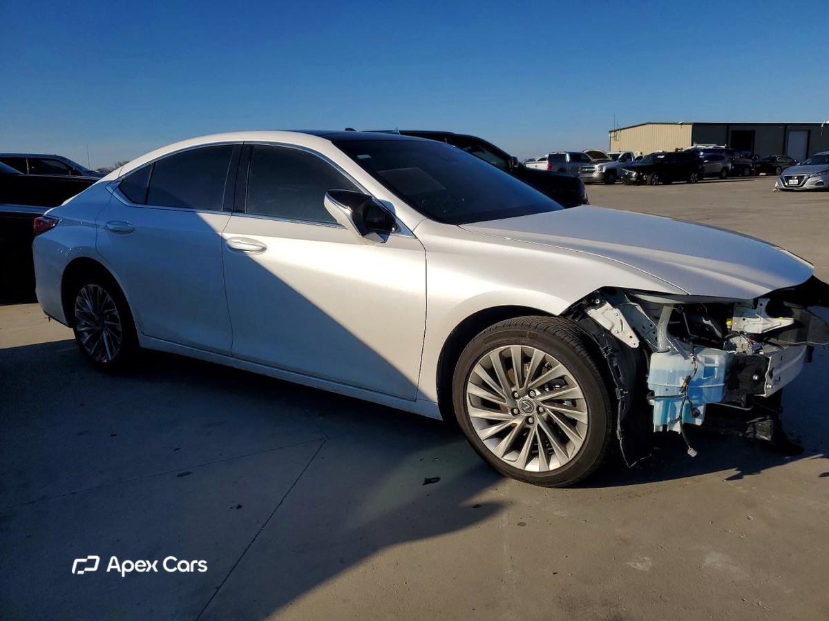 Lexus ES 2019