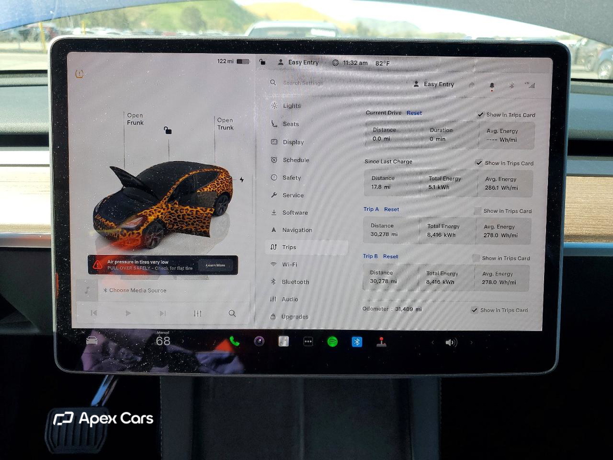 Tesla Model Y 2025