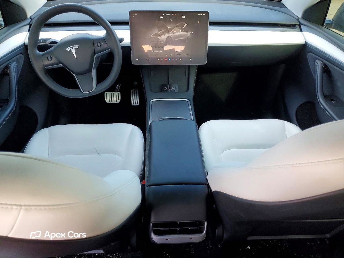 Tesla Model Y 2025