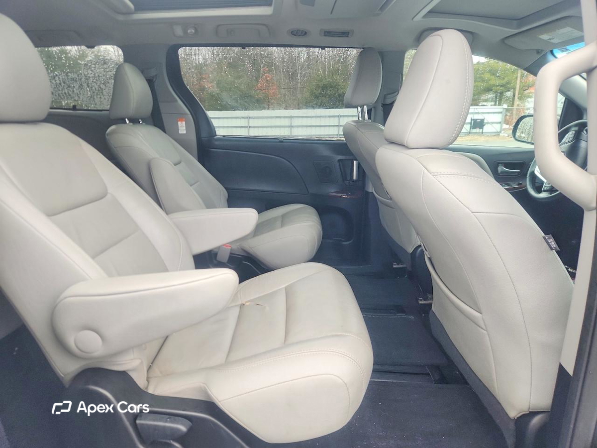 Toyota Sienna 2015