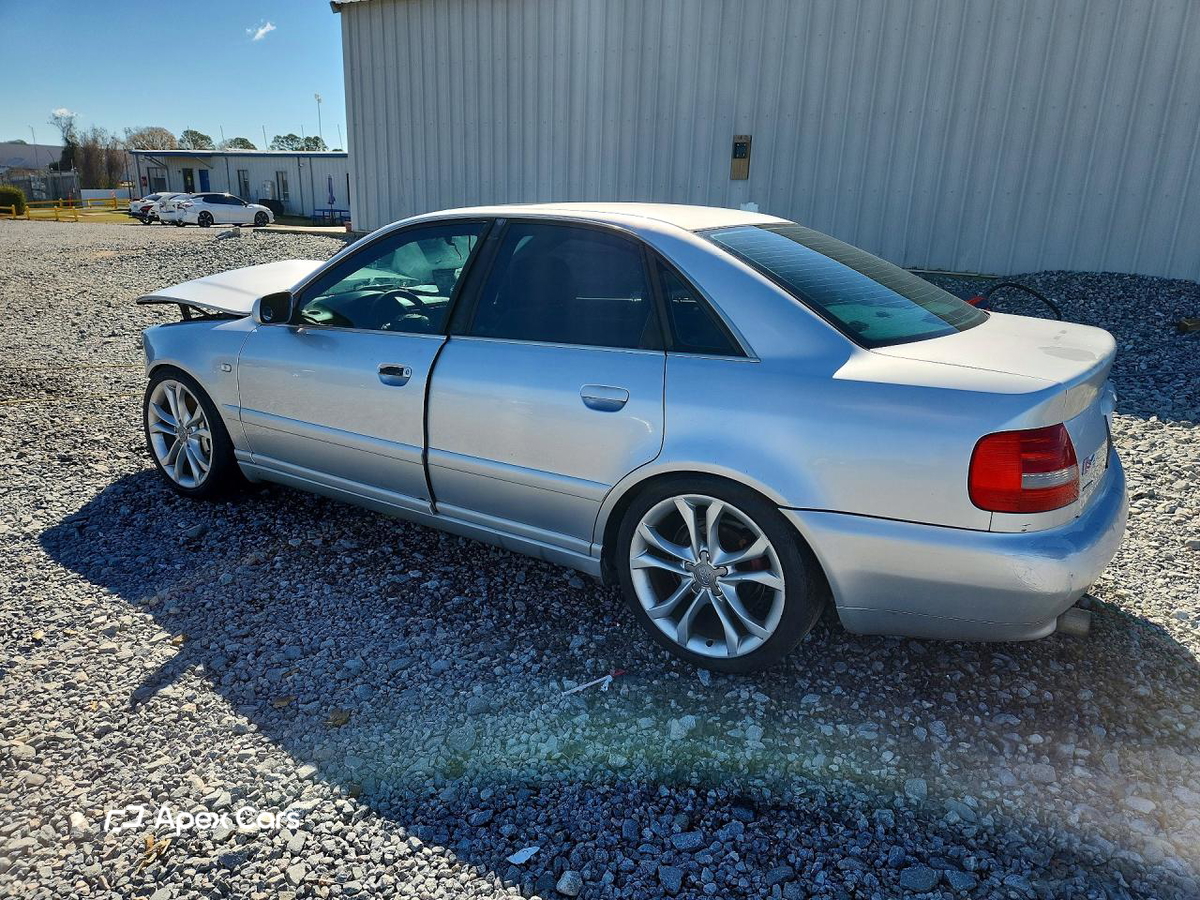 Audi RS4 2001