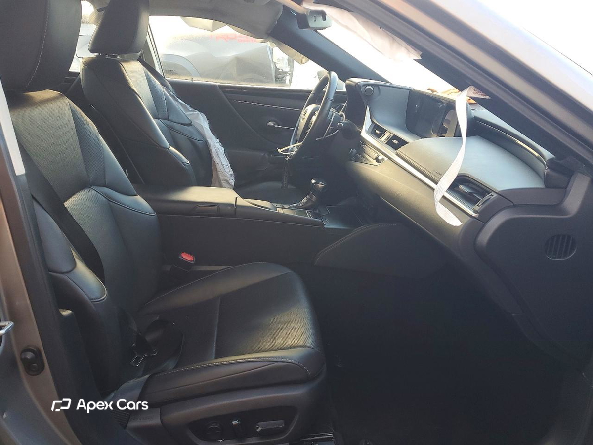 Lexus ES 2020