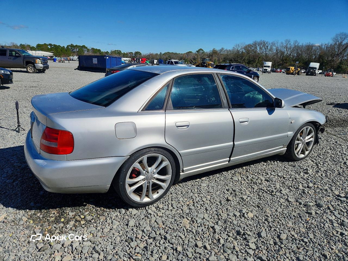 Audi RS4 2001