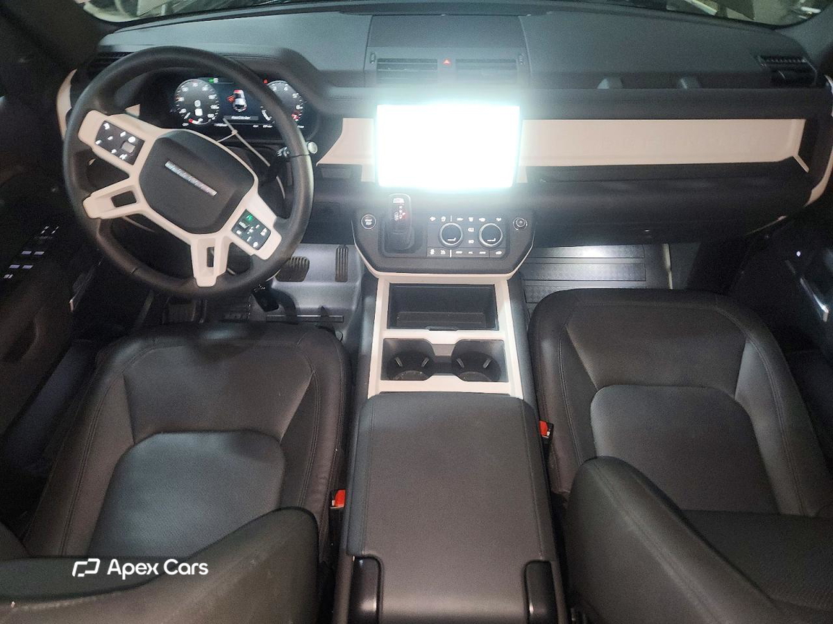 Land Rover Defender 2025