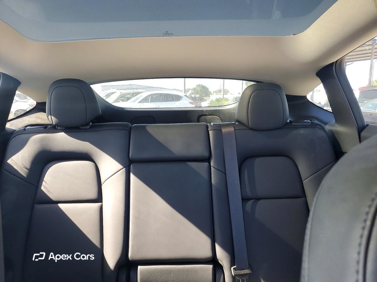 Tesla Model Y 2025