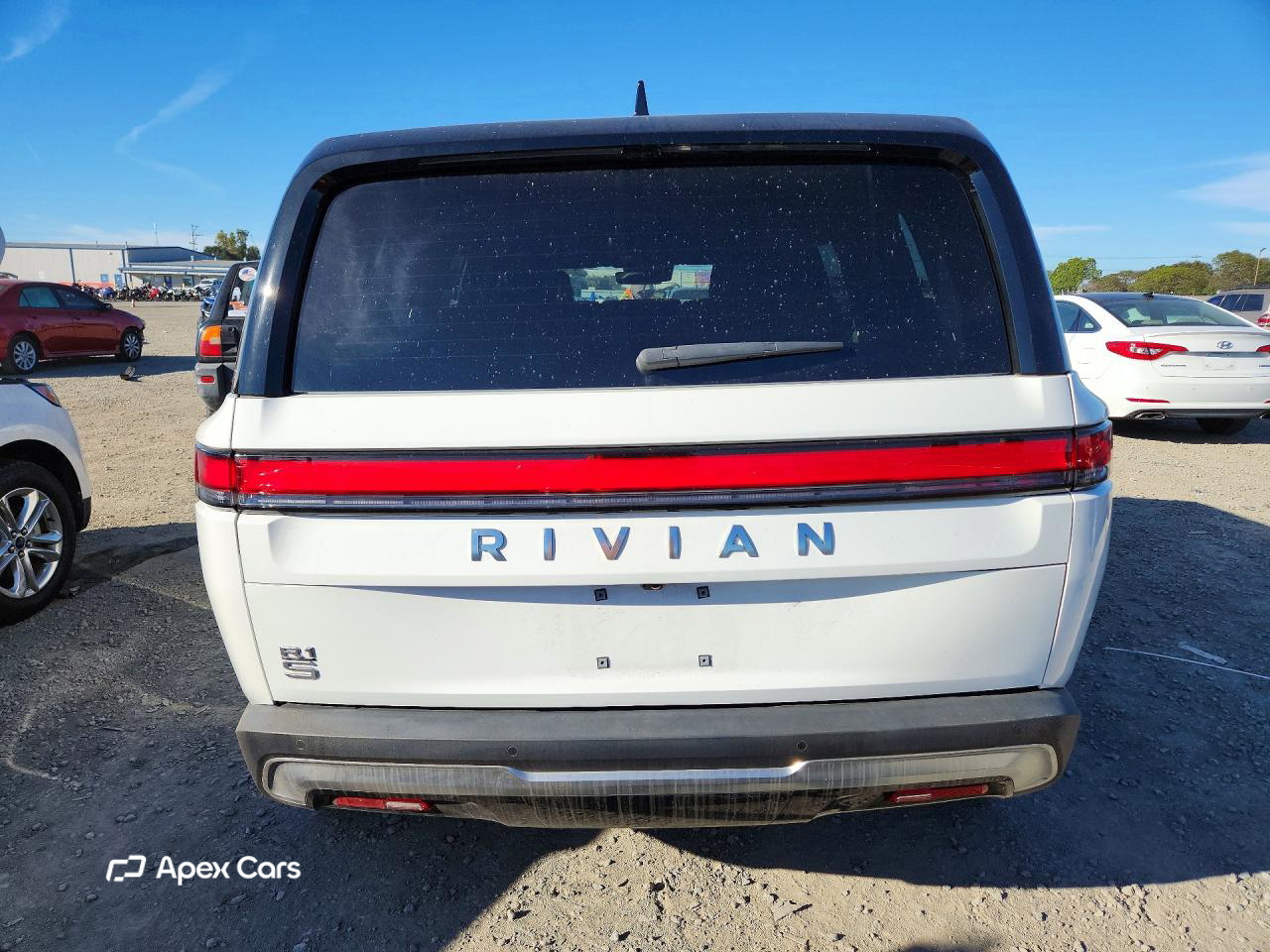 Rivian R1S 2025