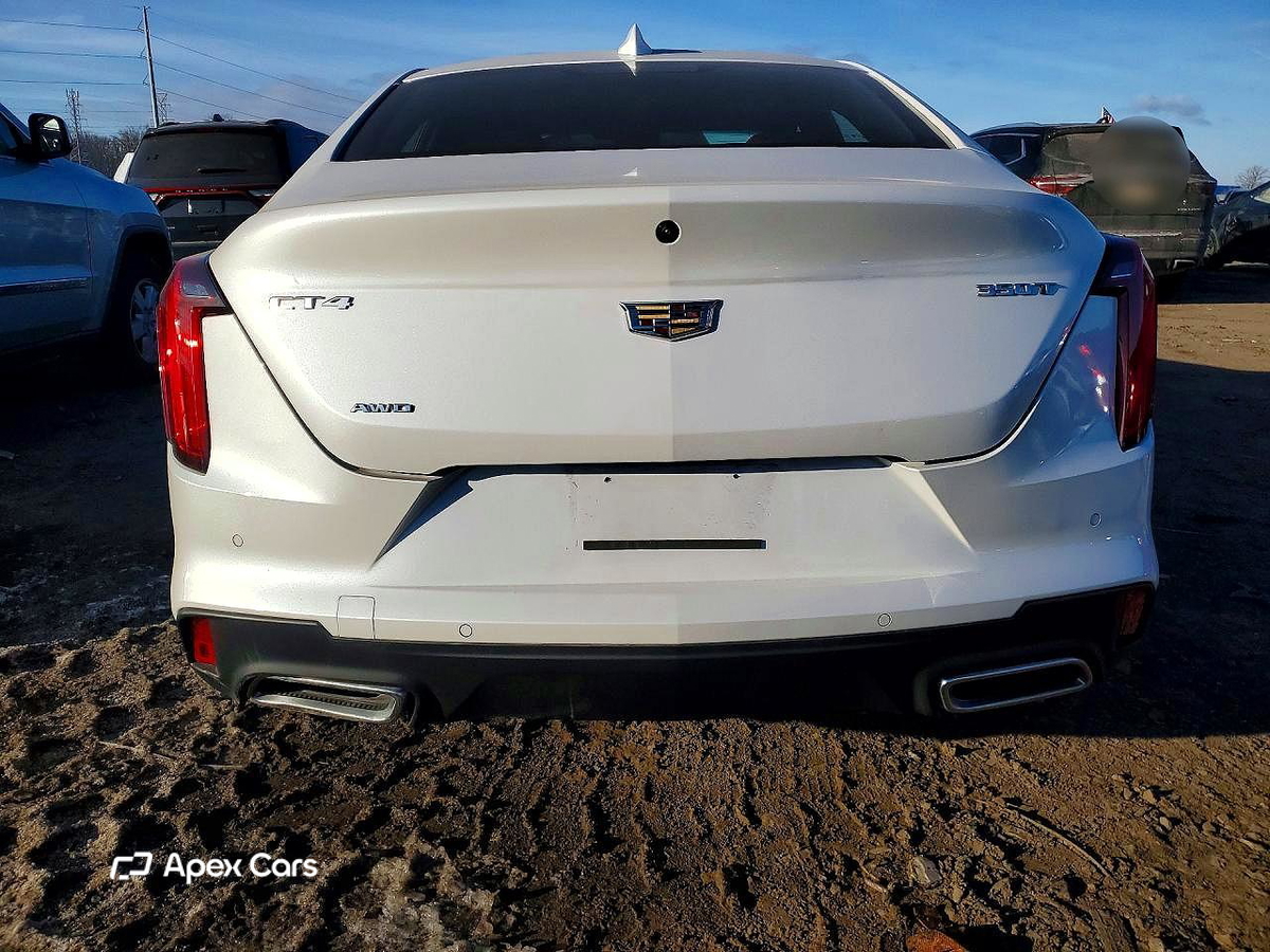 Cadillac CT4 2025