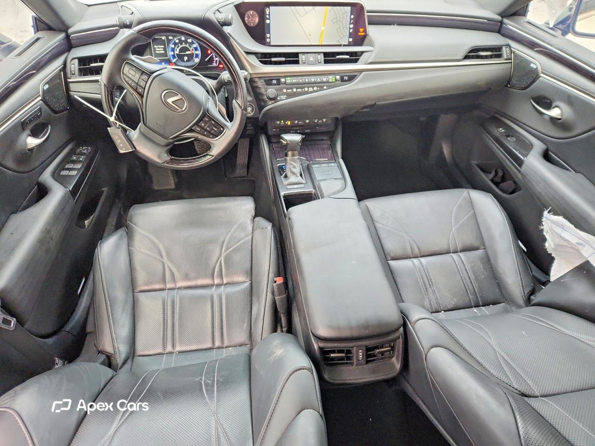 Lexus ES 2020