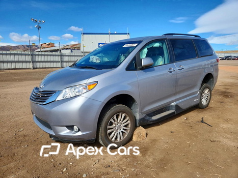 Toyota Sienna 2017 - Image 1 of 12